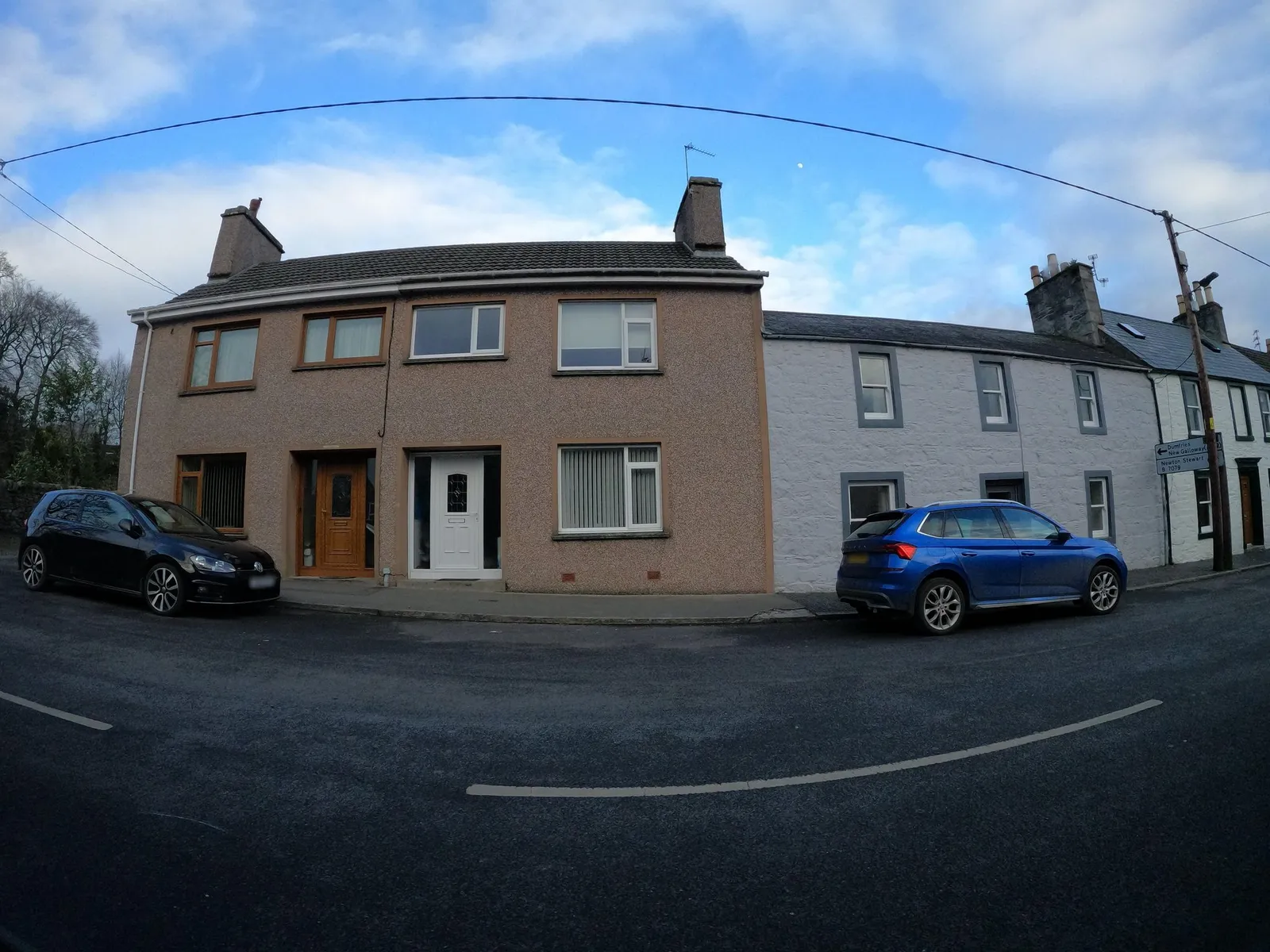 Cree Bridge House Hotel — street-level view