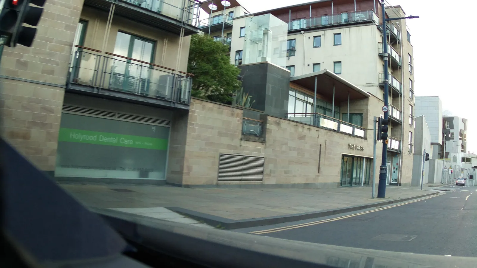 Edinburgh Marriott Holyrood Hotel — street-level view