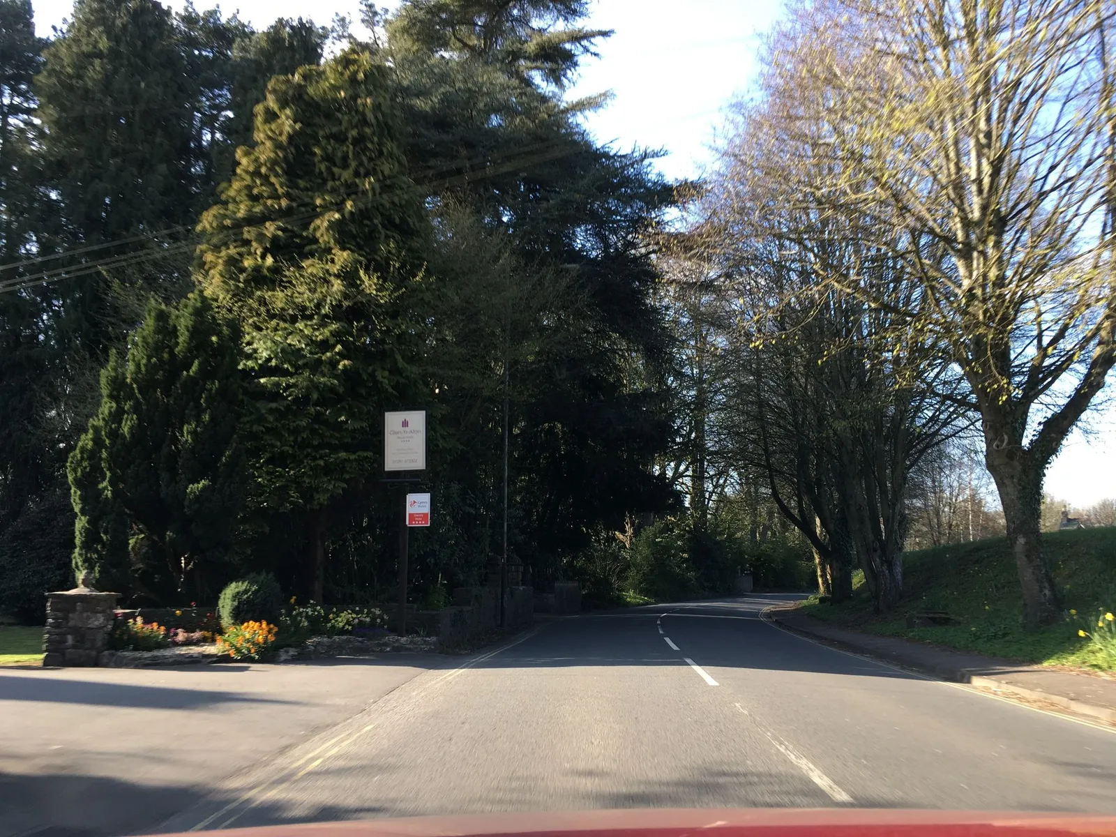 Glen-Yr-Afon Hotel — street-level view