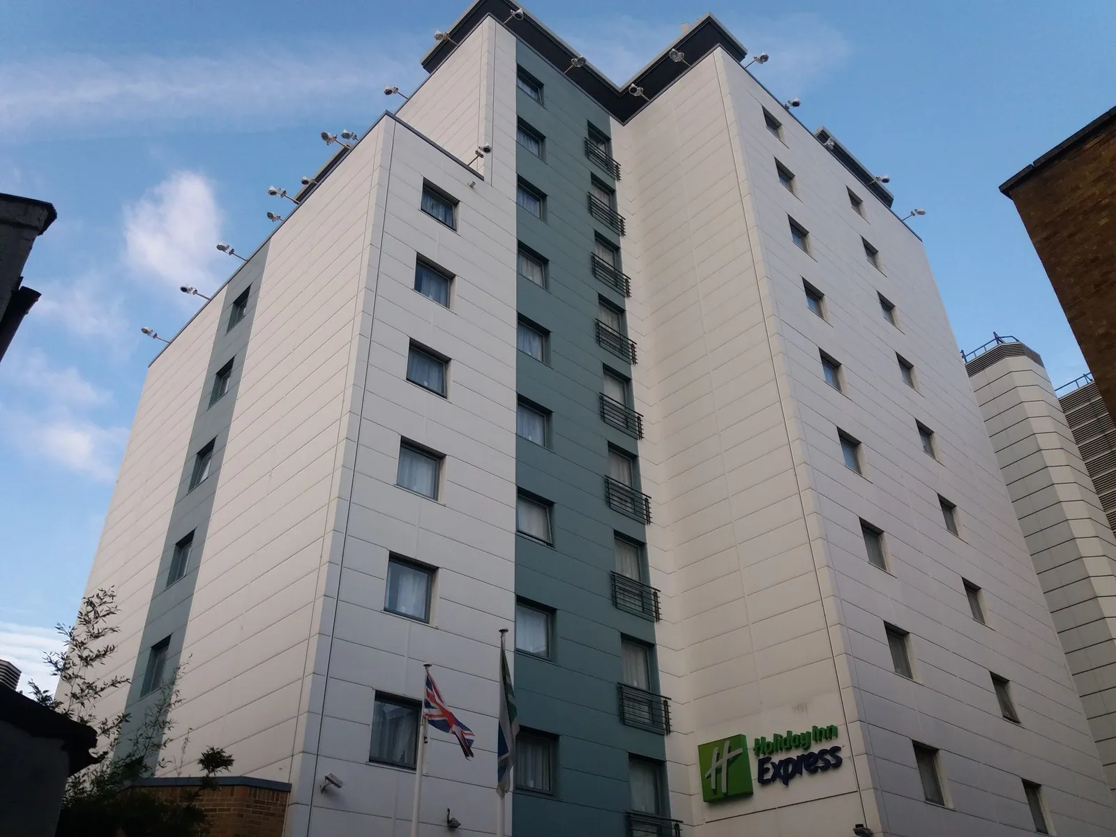 Holiday Inn Express London-Croydon — street-level view