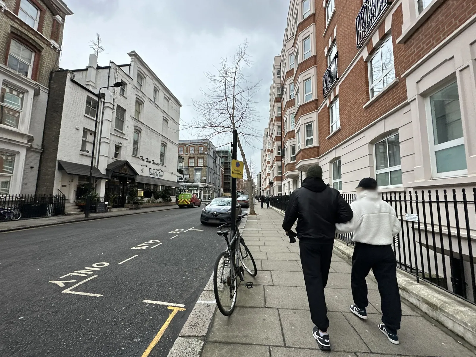 Holiday Inn London - Kensington High St. — street-level view