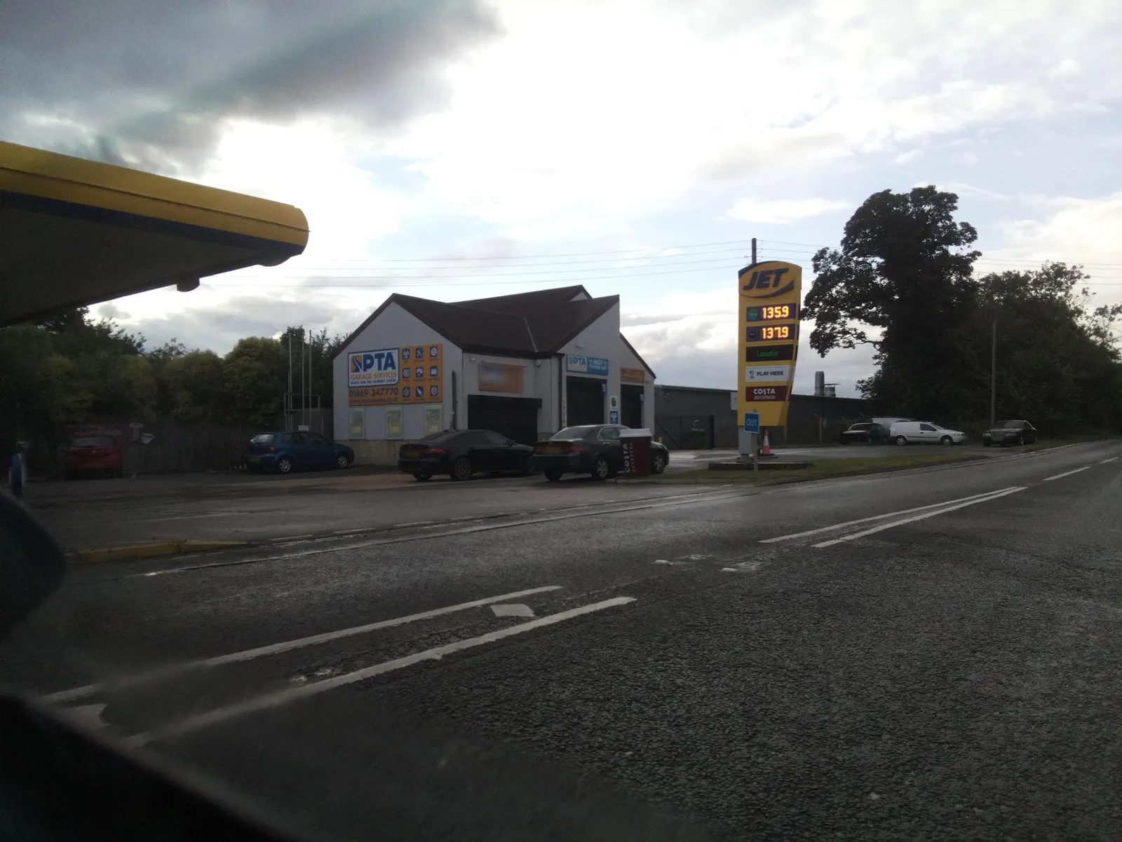 Hopcrofts Holt — street-level view