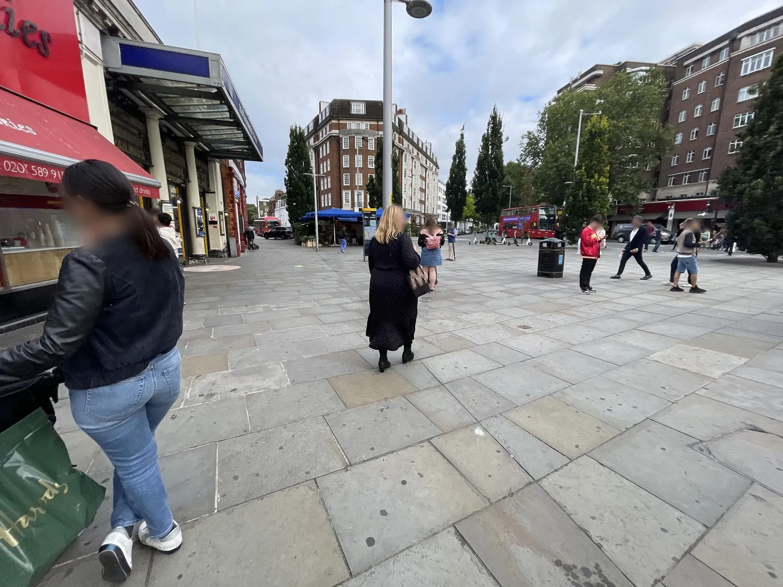 Illy Caffè — street-level view