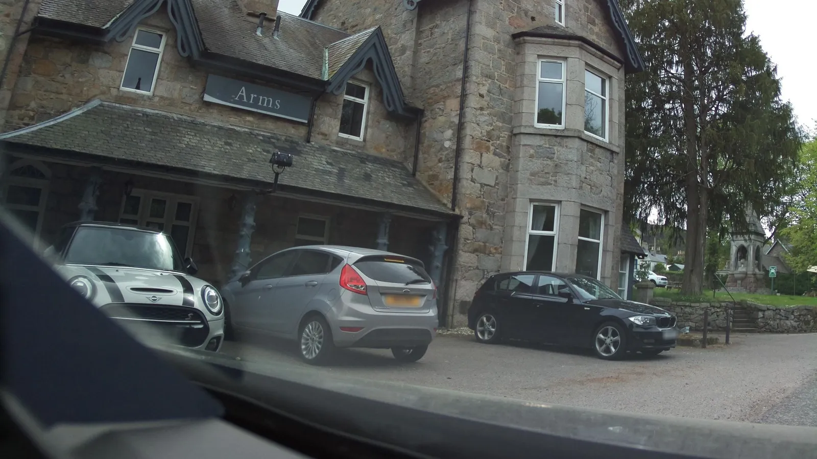 Invercauld Arms Hotel — street-level view