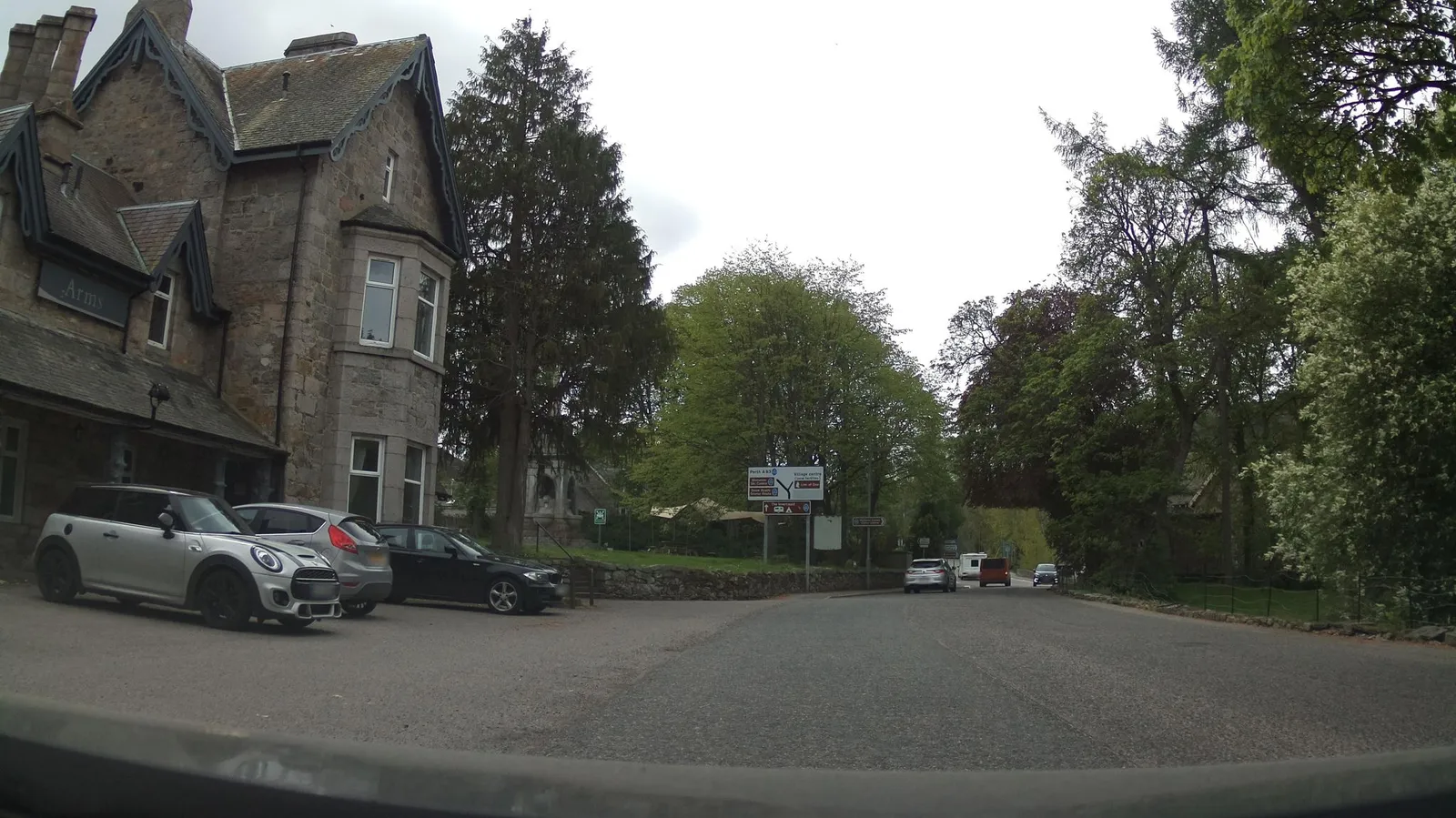 Invercauld Arms Hotel — street-level view