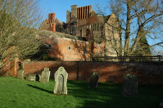 Kinnersley Castle