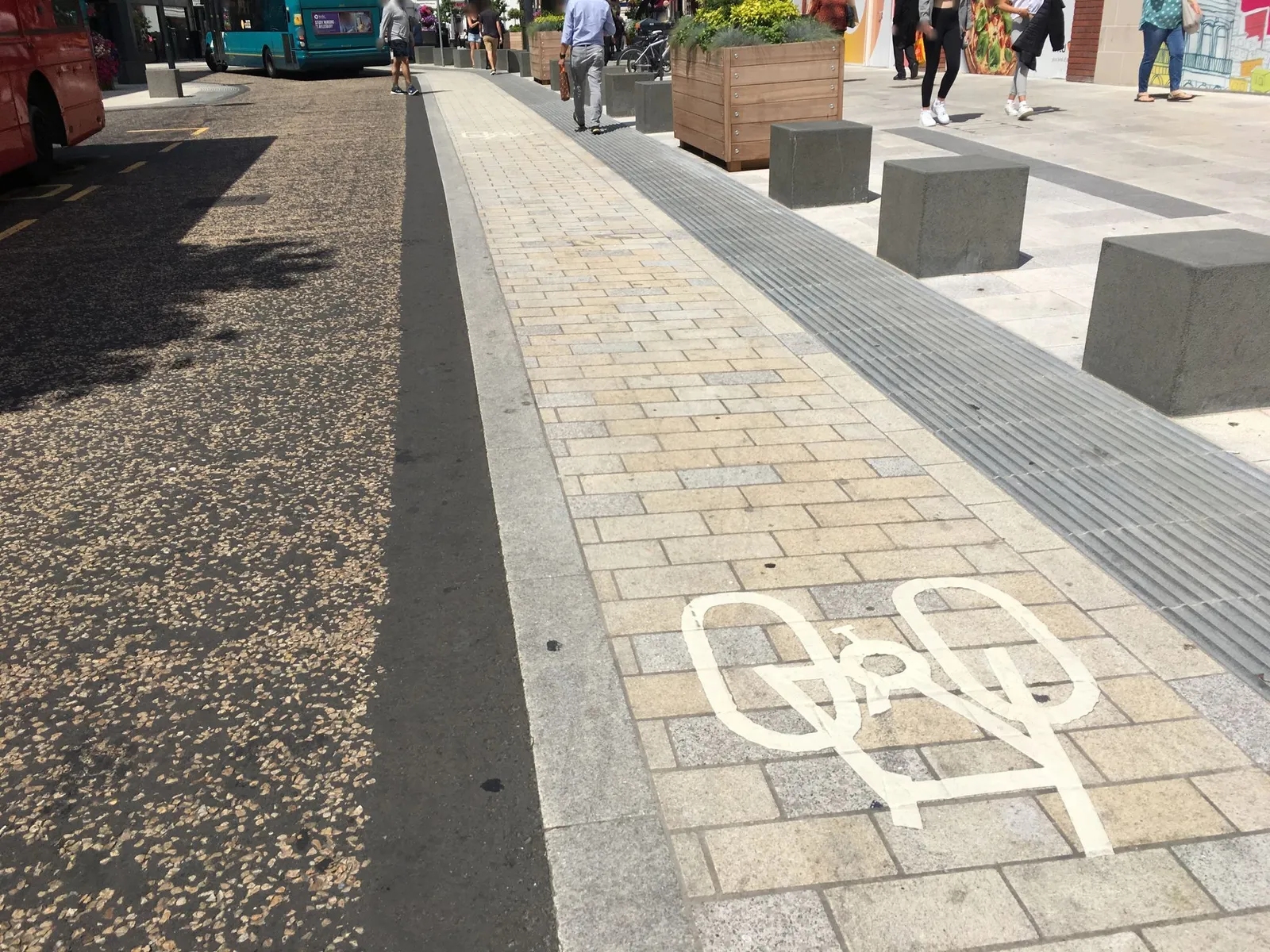 Las Iguanas — street-level view