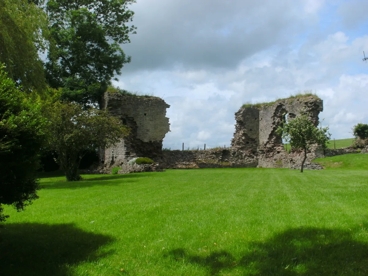 Llanddew Castle