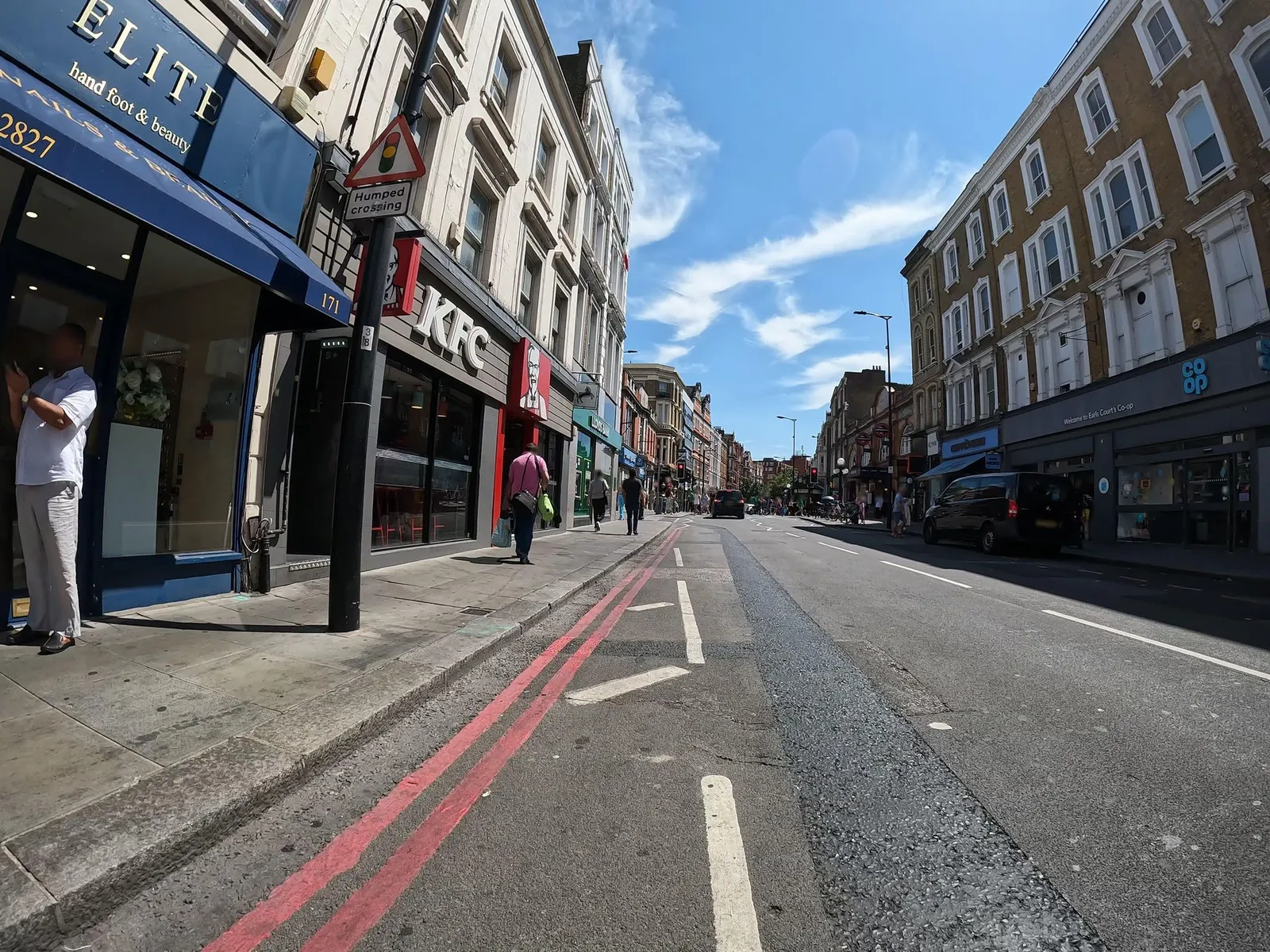 London Court Hotel — street-level view