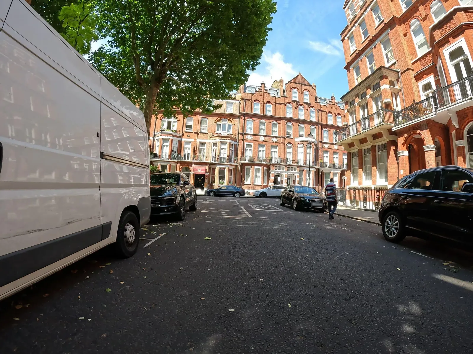 Maranton House Hotel — street-level view