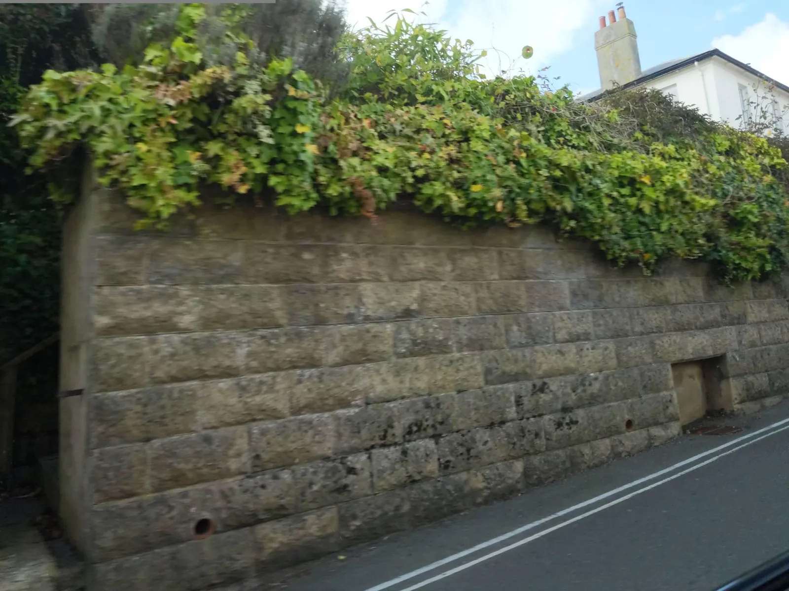Mariners Hotel — street-level view