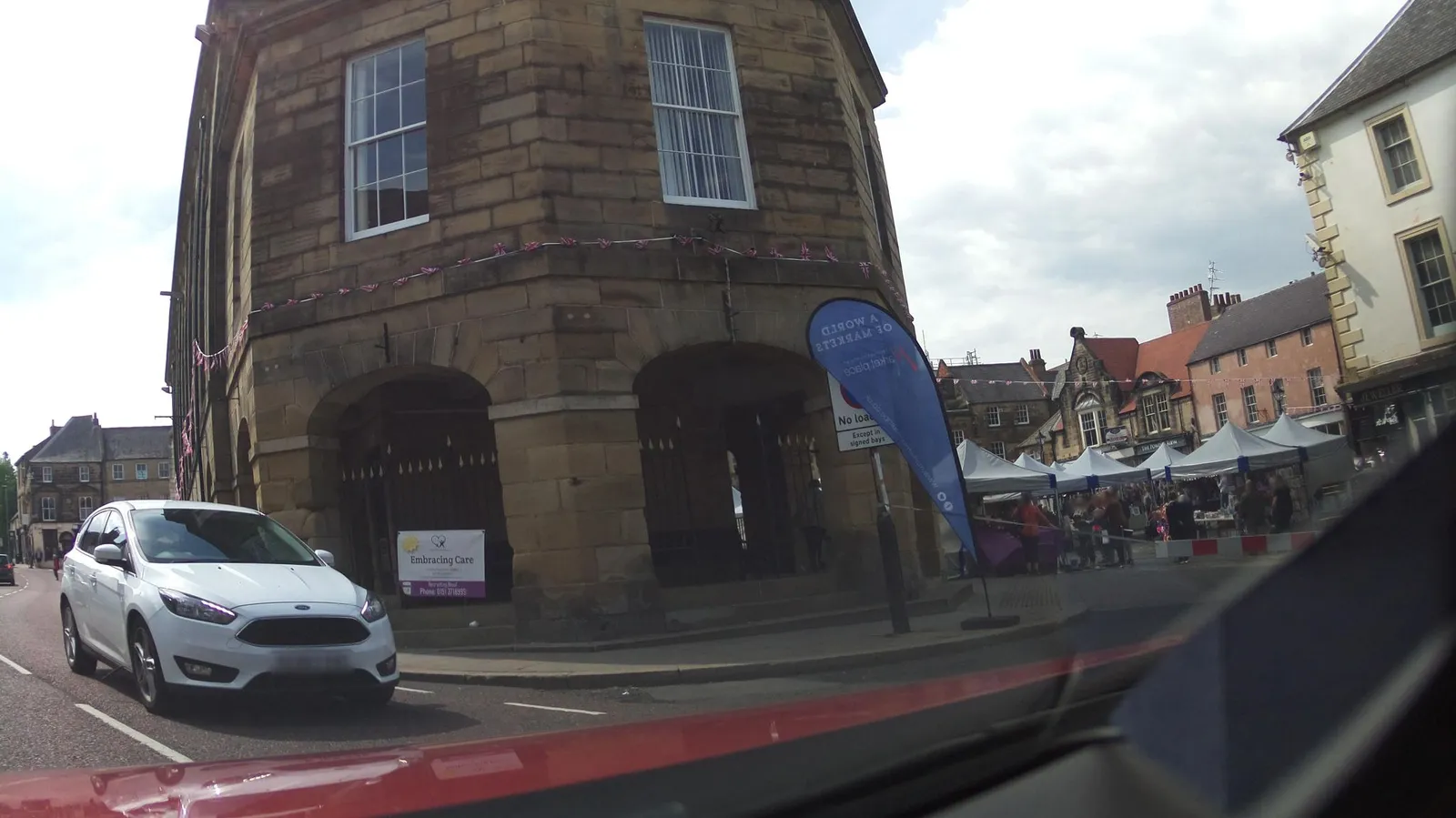 Melvyn's Café — street-level view