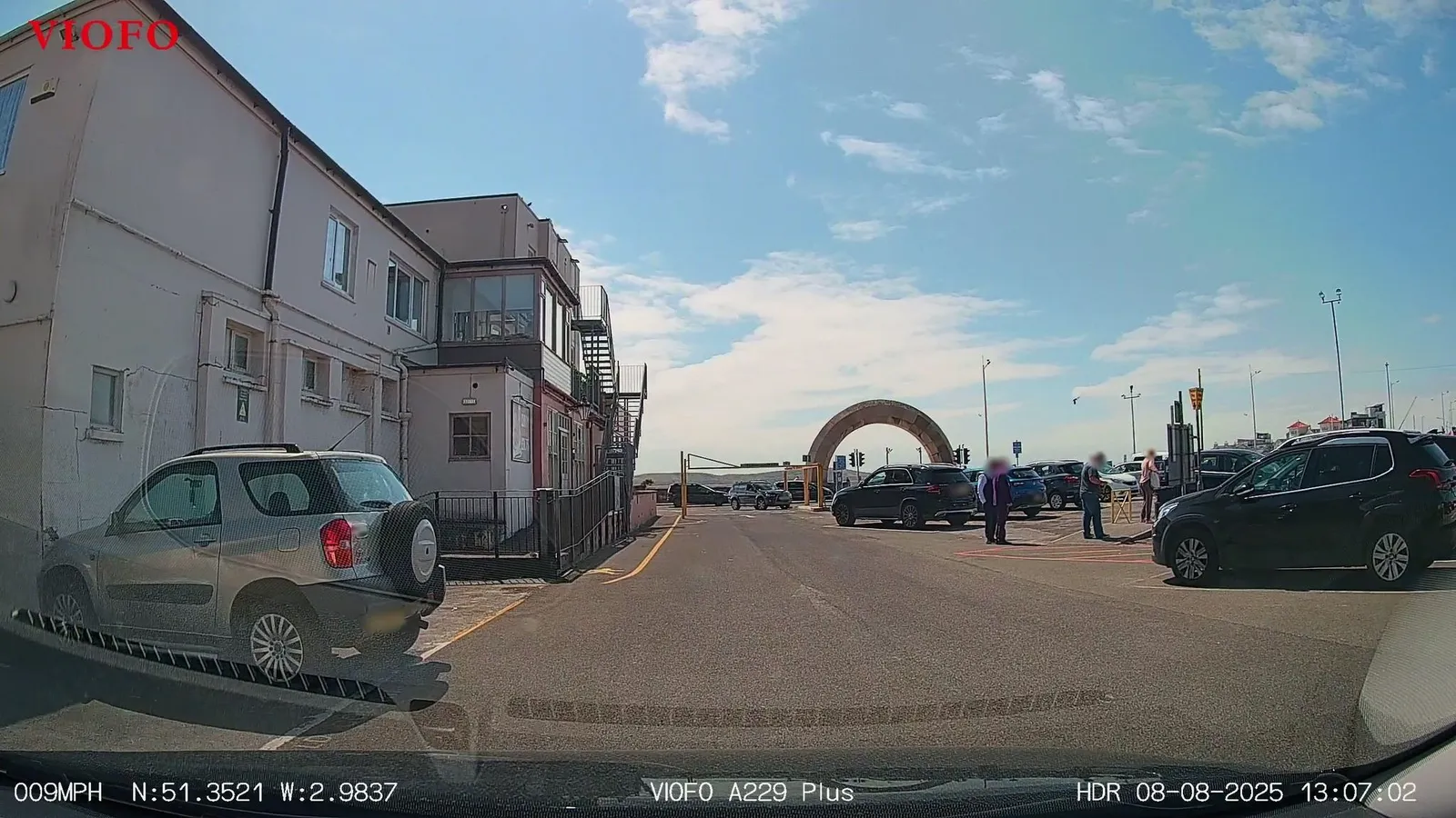 Mentone Hotel — street-level view