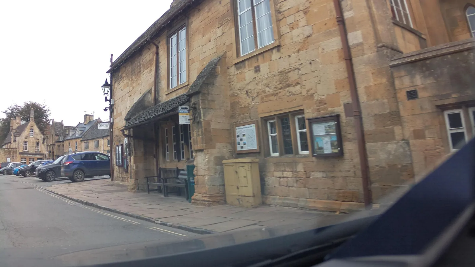 Noel Arms Hotel — street-level view