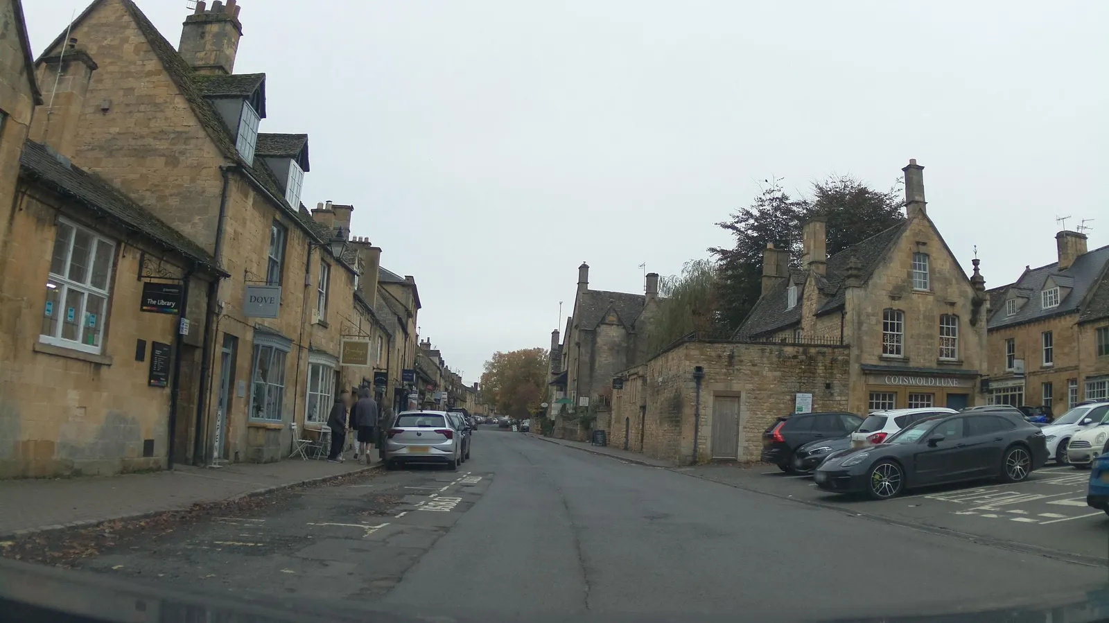 Noel Arms Hotel — street-level view