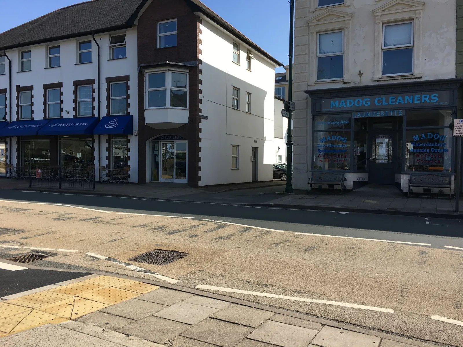 Royal Sportsman Hotel — street-level view