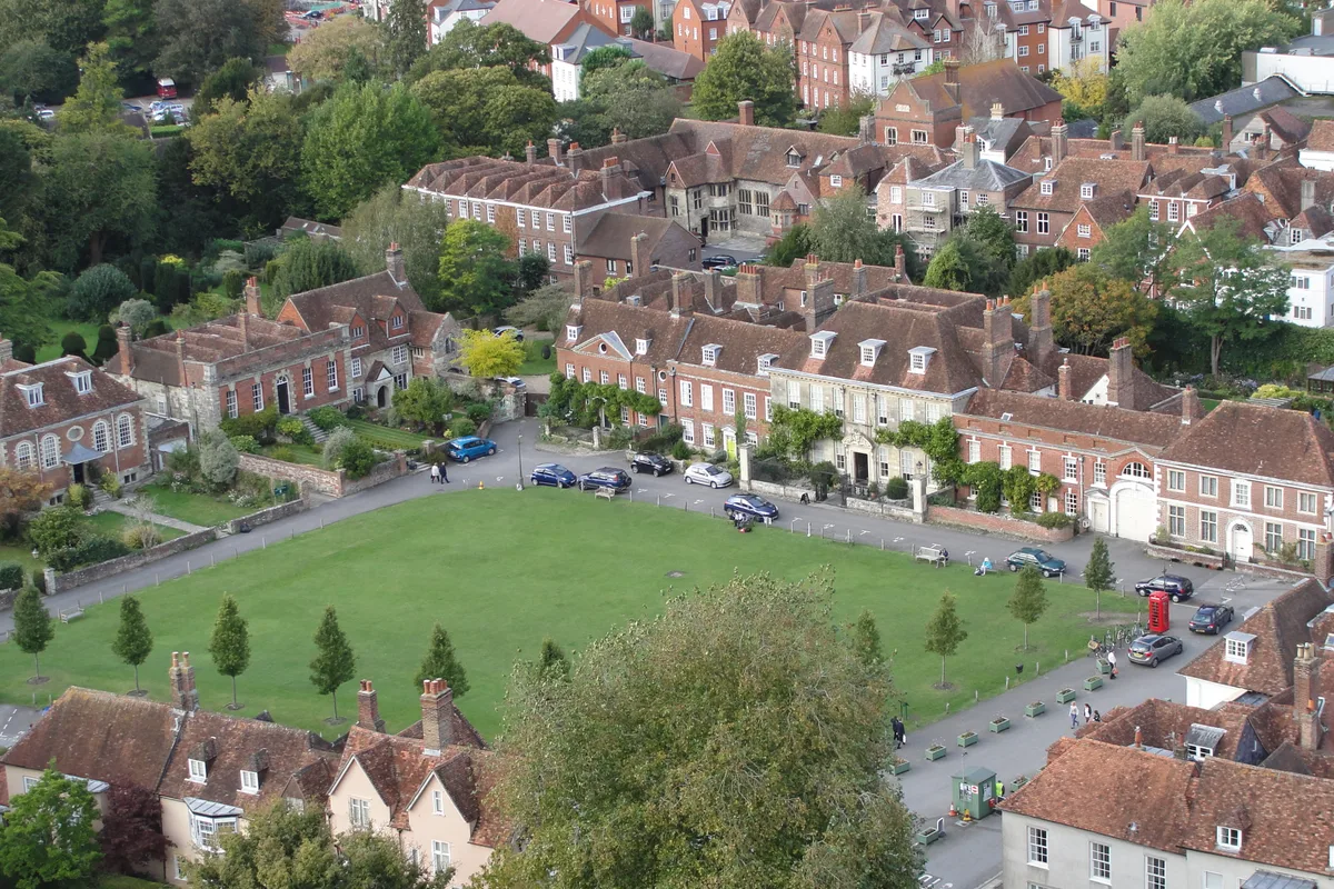 Salisbury, towns & cities in South East England