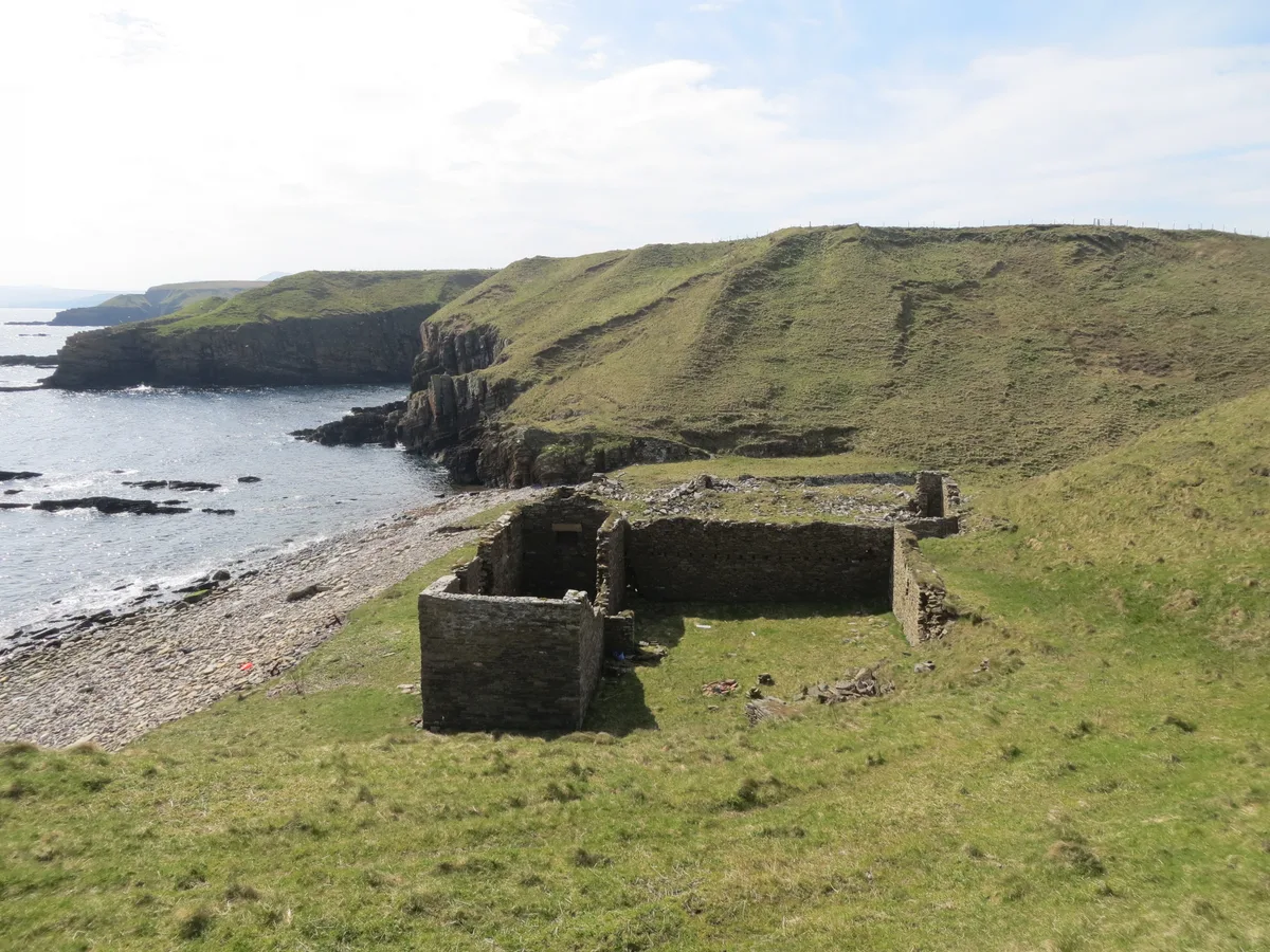 Swiney Castle, remains of, Achastle-shore