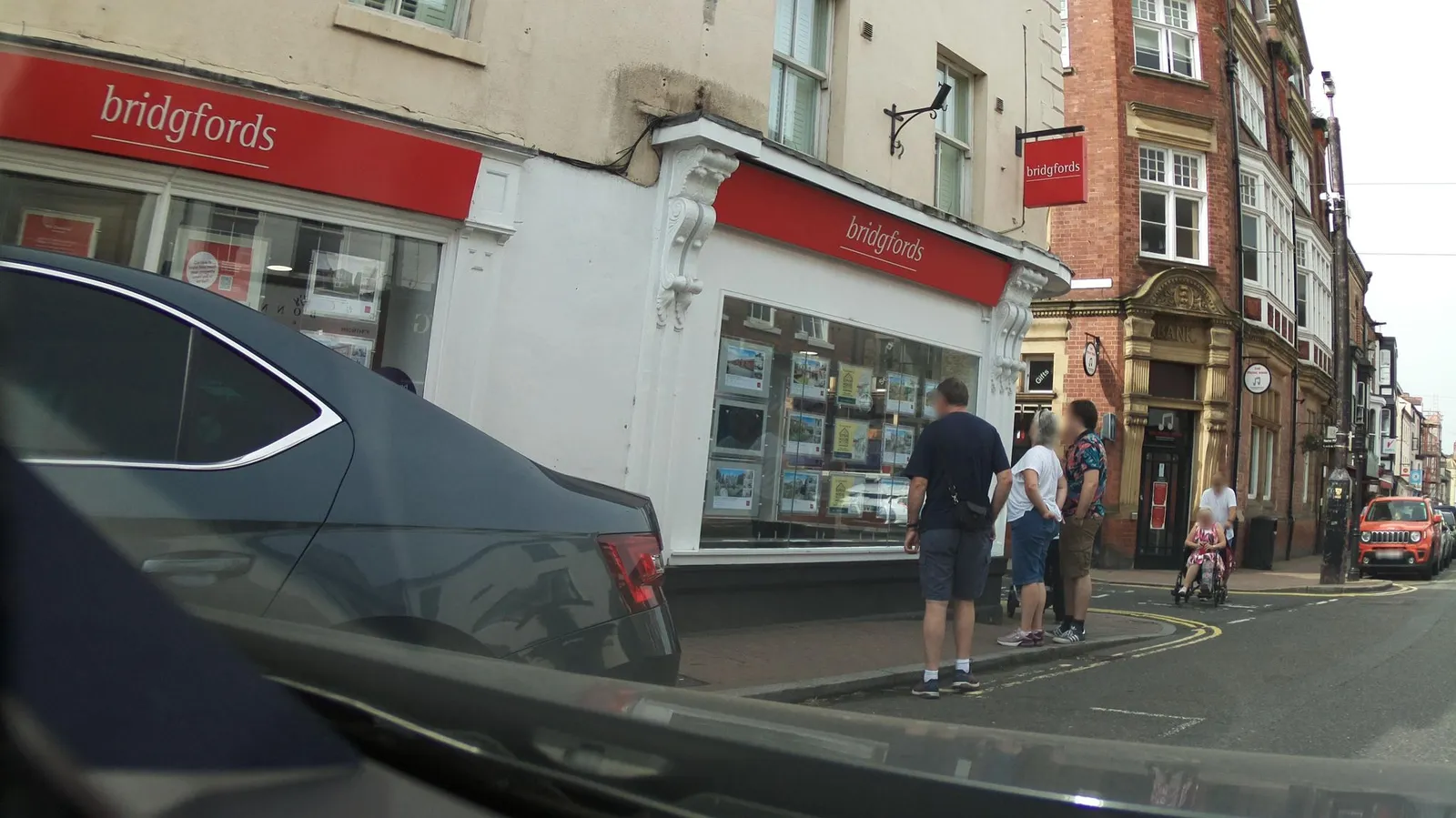 The Groves Inn — street-level view