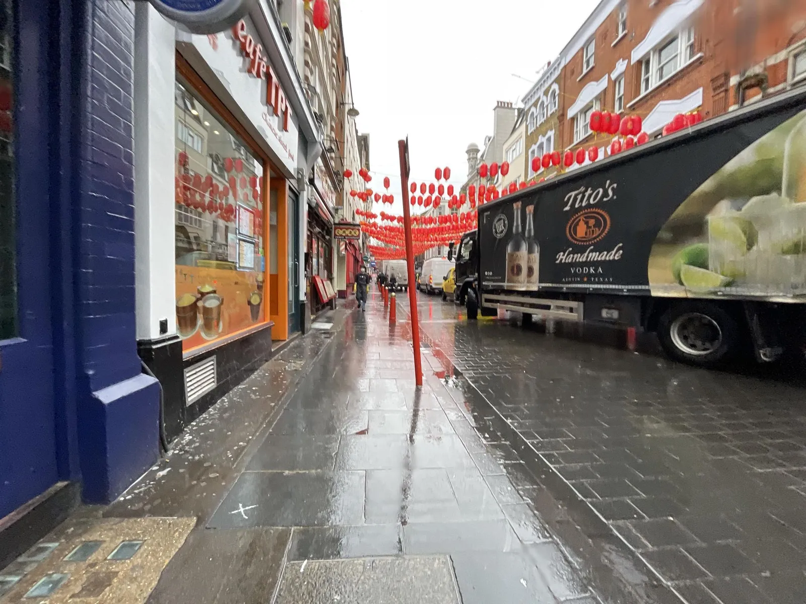 Thistle Piccadilly Hotel — street-level view