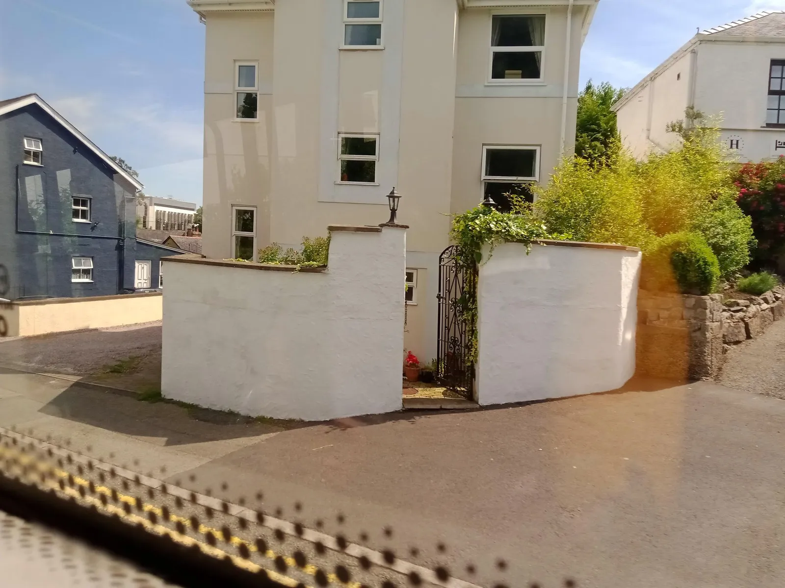 Victoria Hotel — street-level view
