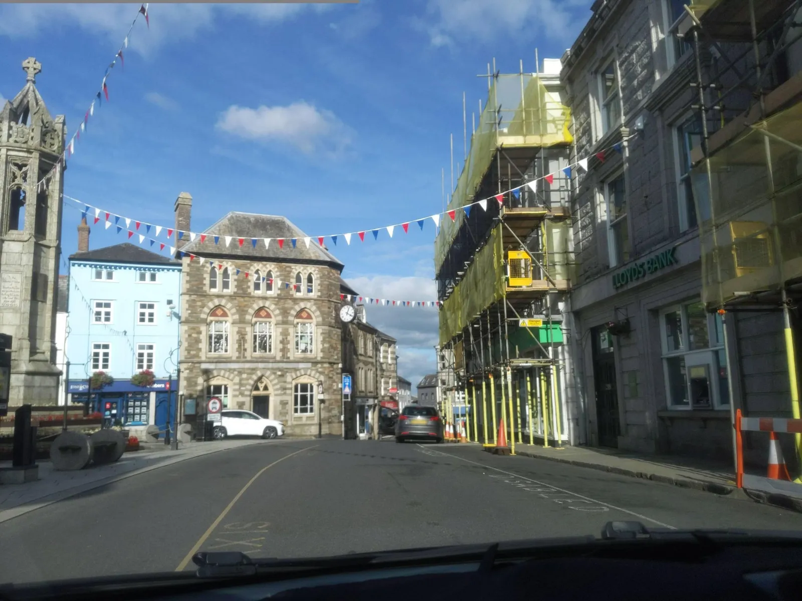 White Hart — street-level view