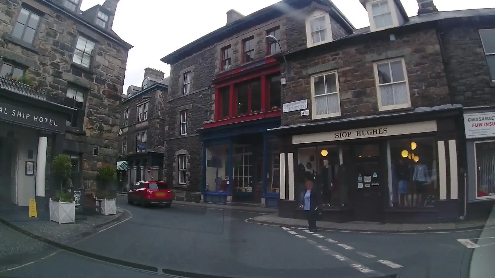 Y Sospan — street-level view
